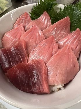 豊洲直送希少生まぐろ切り落とし丼定食【raw tuna sashimi set meal 】
