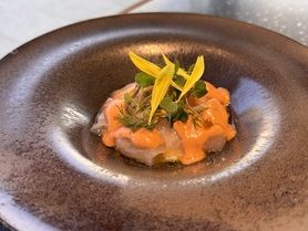 新玉ねぎのムースと桜鯛マリネ　トマトクーリソース