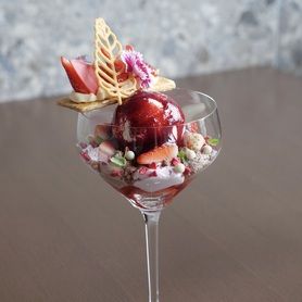 贅沢いちごパフェ