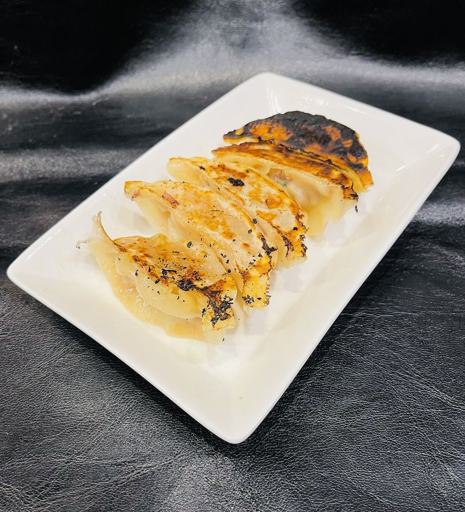 ラーメン屋の味付き焼き餃子