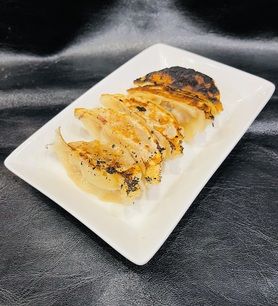 ラーメン屋の味付き焼き餃子