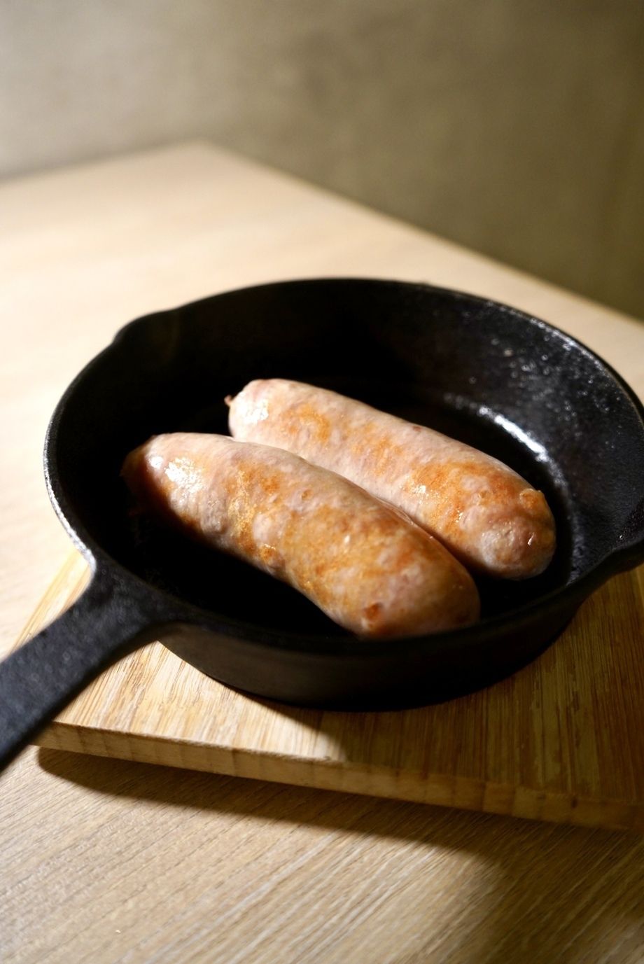 肉汁溢れる！イベリコ豚100%生フランクソーセージ1本
