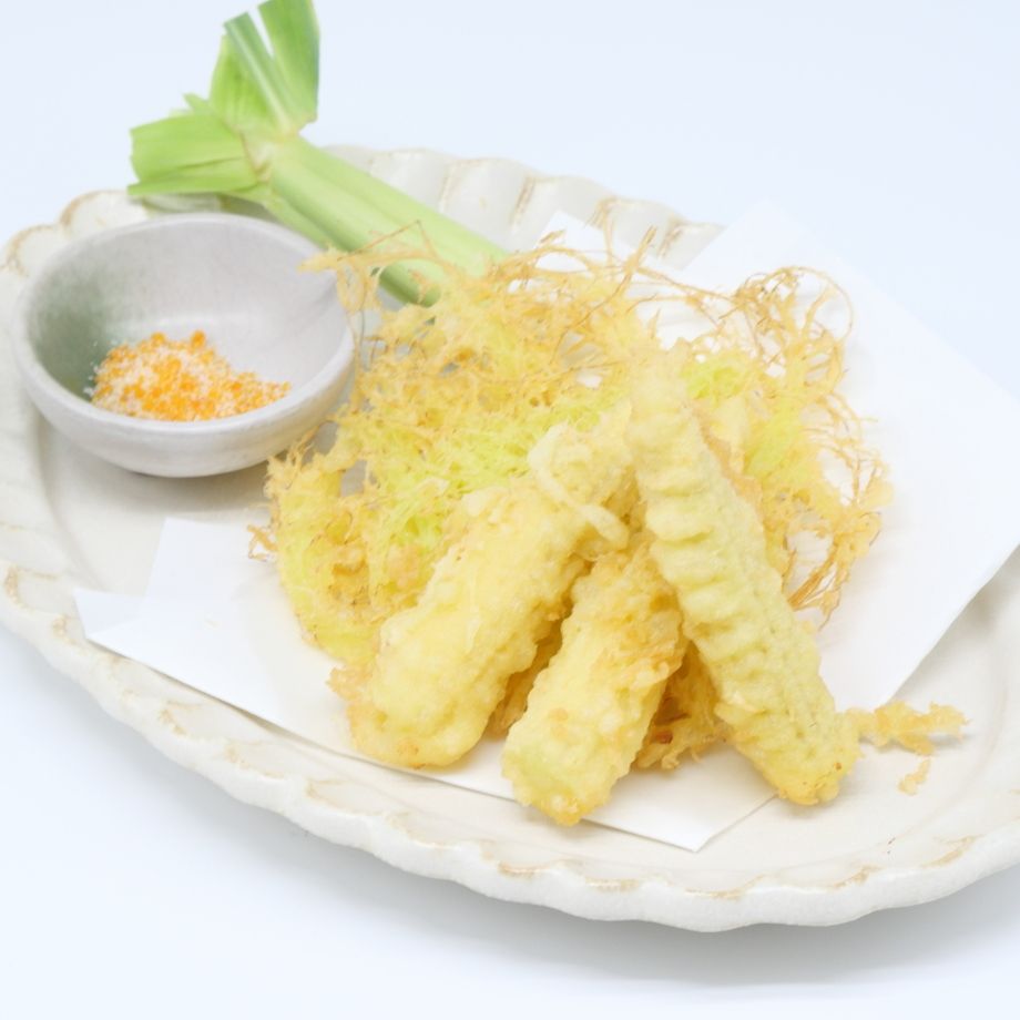 旬のヤングコーンの天ぷら　からすみ塩