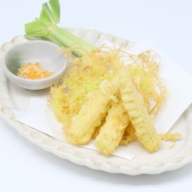 旬のヤングコーンの天ぷら　からすみ塩