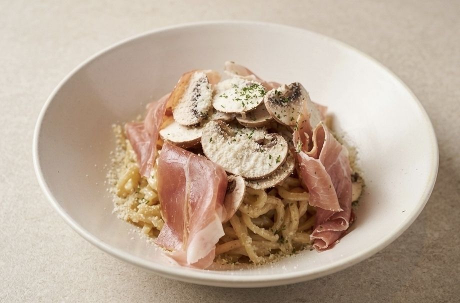 🍷至福のひととき🍷 濃厚ポルチーニと切り立て生ハムの「香り爆発生パスタ」🍄🟫