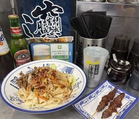 晩酌Cセット（ドリンク・ヨウポー麺・ラム肉串揚げ2本）