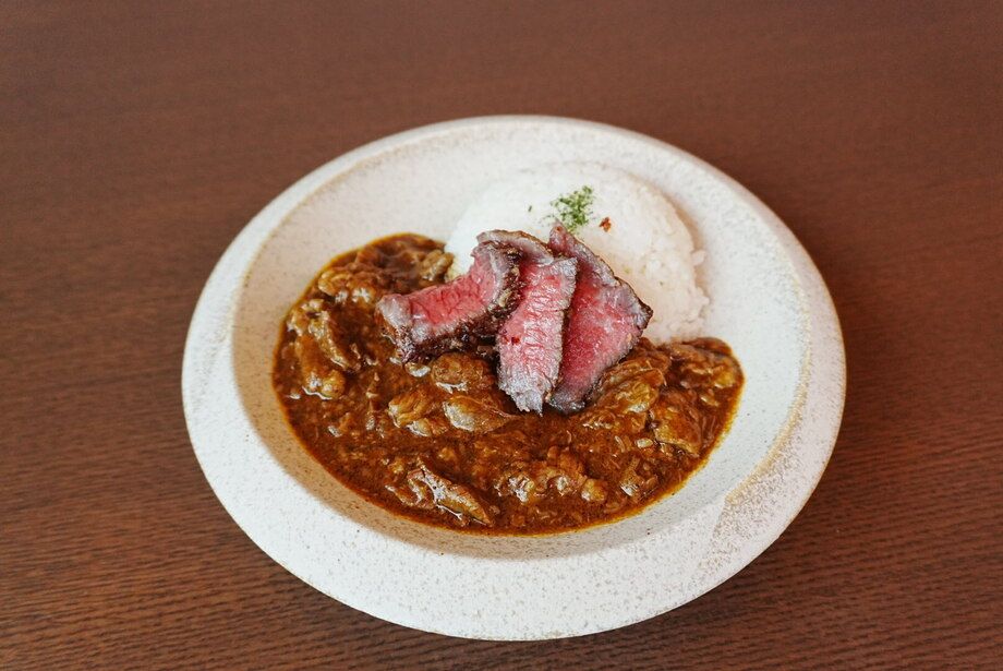 極上牛スジカレー 和牛ステーキのせ 30g