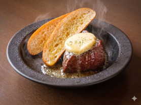 和牛厚切りステーキ🍴ガーリックバタートースト