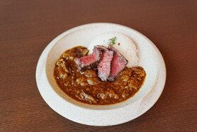 【✨1番人気✨】極上牛スジカレー 和牛ステーキのせ 100g