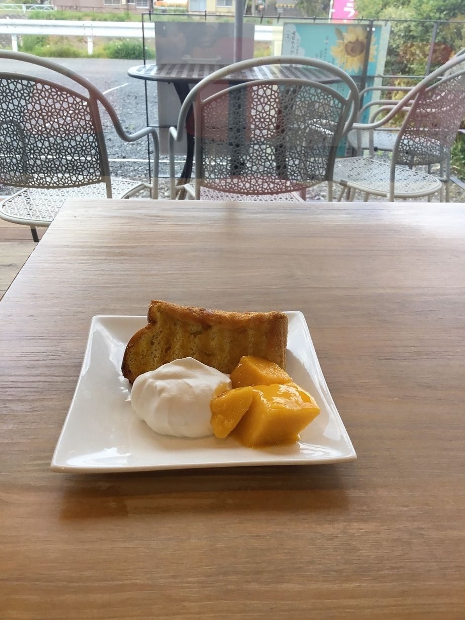 フローズンマンゴーシフォンケーキ