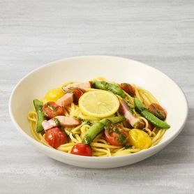 カラフル野菜と厚切りベーコンのレモンバジルソース生パスタ