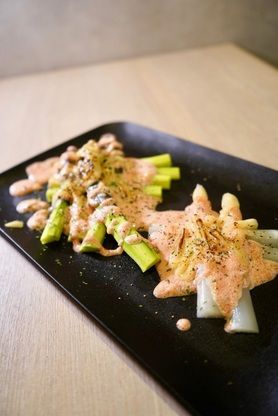期間限定✨ 希少生紫アスパラとホワイトアスパラの明太タルタルチーズ炙り🧀