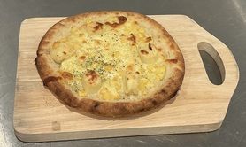 もちもちニョッキととうもろこしのホワイトピザ