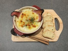 厚切りベーコンととうもろこしのぐるぐるグラタン