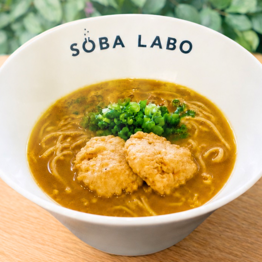 【お出汁の効いた】　　　　　　蕎麦屋のとり天カレーそば