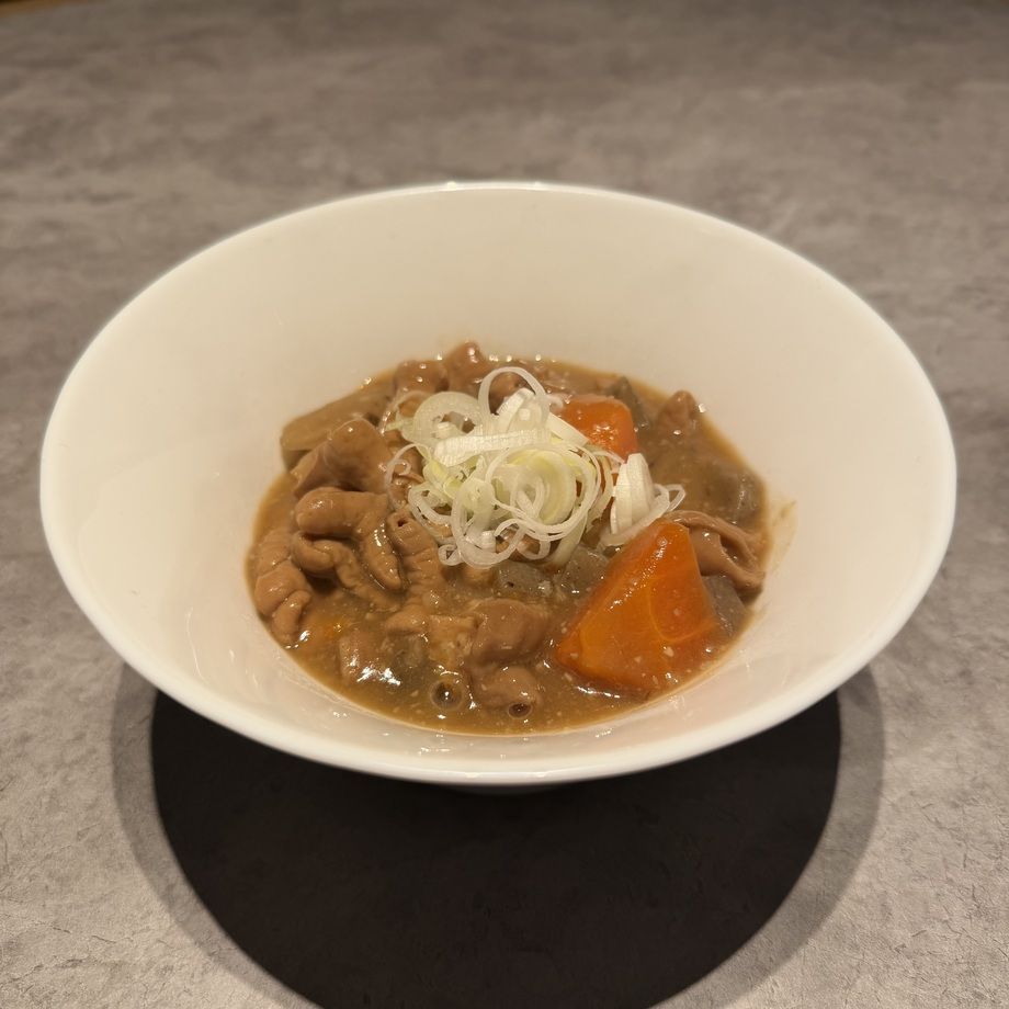 〆に!もつ煮丼（780）