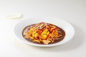 ケチャップとデミグラスの半熟オムライス