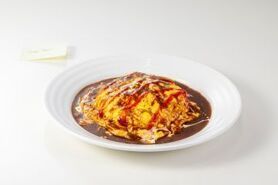 ケチャップとデミグラスの半熟オムライス
