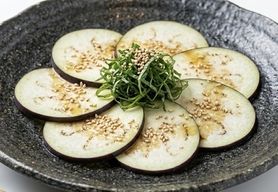水茄子の和風カルパッチョ ～大葉とごま油香るだし醤油～ 