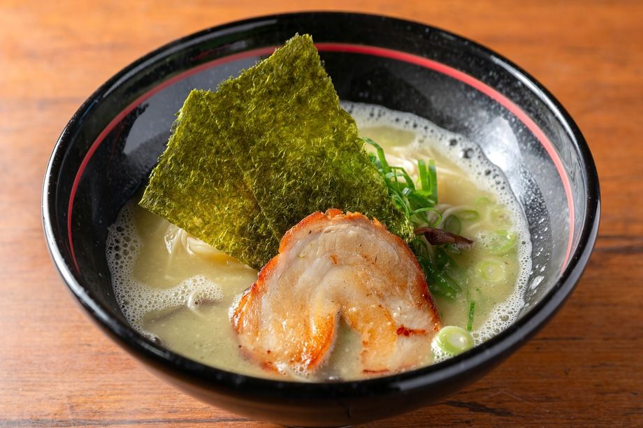 新メニュー　焼きあごだし豚骨ラーメン