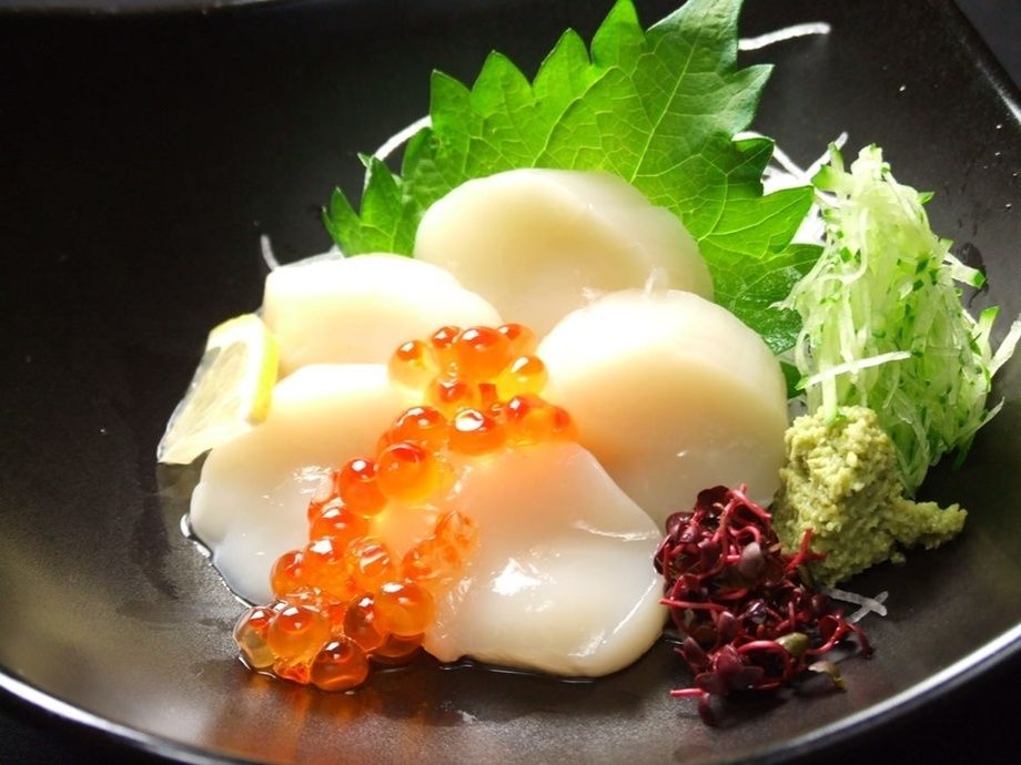 ホタテ造り（833円）