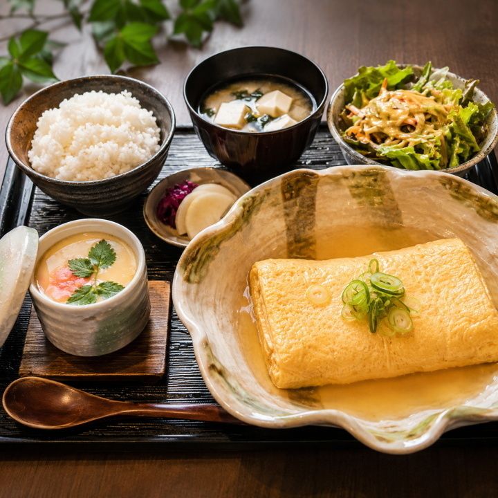 ダシ出し巻き玉子定食（880円）