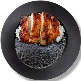 塩麹チキンステーキカレー（竹炭ブラック）