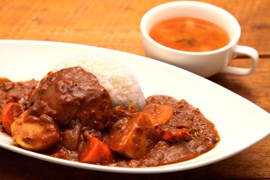 季節野菜と国産牛の特製カレー 380g〜