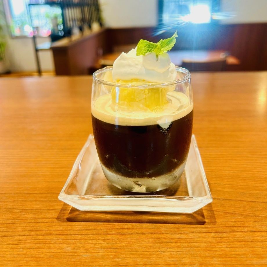 自家製コーヒーゼリー（高級バニラとホイップクリーム付き）