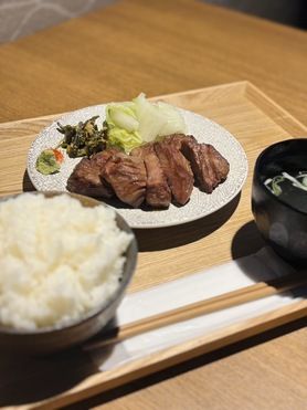 極上牛タン御膳（厚切り）4枚8切
