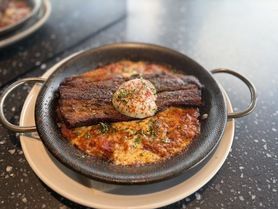 牛バラ肉のコンフィとトマトリゾットのパエリア
