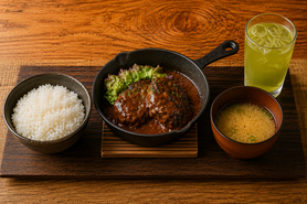 ビアカレーバーグ定食(ご飯・味噌汁・ドリンク付き)