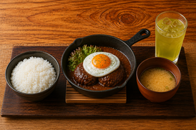 エッグビアカレーバーグ定食(ご飯・味噌汁・ドリンク付き)