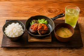ダブルビアバーグ定食(ご飯・味噌汁・ドリンク付き)