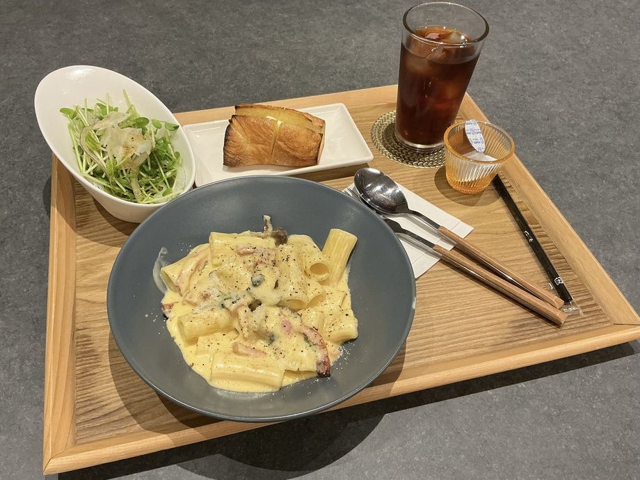 ベーコンと小松菜のカルボナーラ