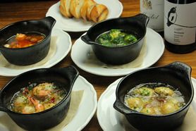 アヒージョ各種（シュリンプ・マッシュルーム・ブロッコリー・水タコ）