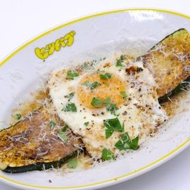 ズッキーニステーキ　焦しアンチョビバターソース