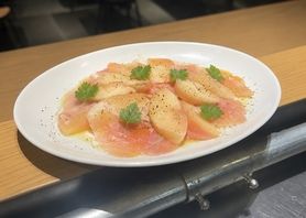 【白桃フェア】季節のフルーツと生ハム