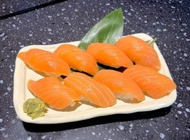 サーモン8貫盛り