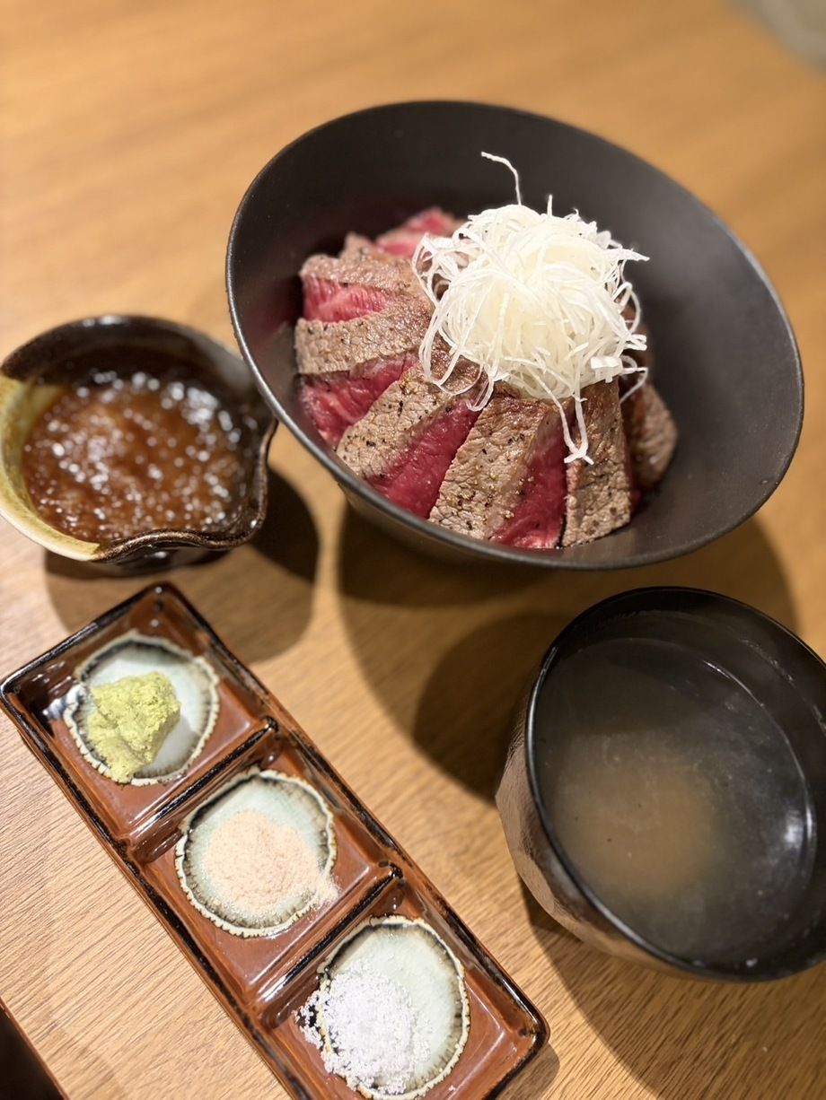 極上牛ランプステーキ丼