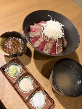 極上牛ランプステーキ丼