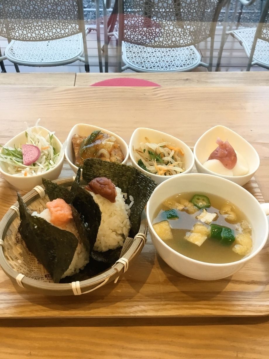 おにぎり御前　おにぎり2個¥1200/3個¥1400(税込) 