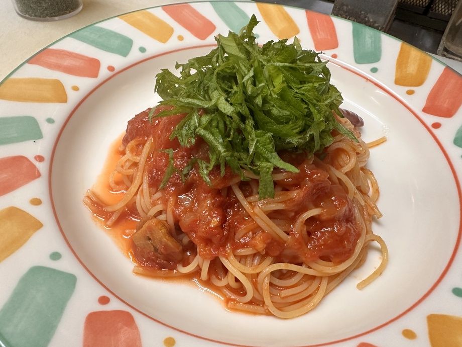 大葉のトマトソース