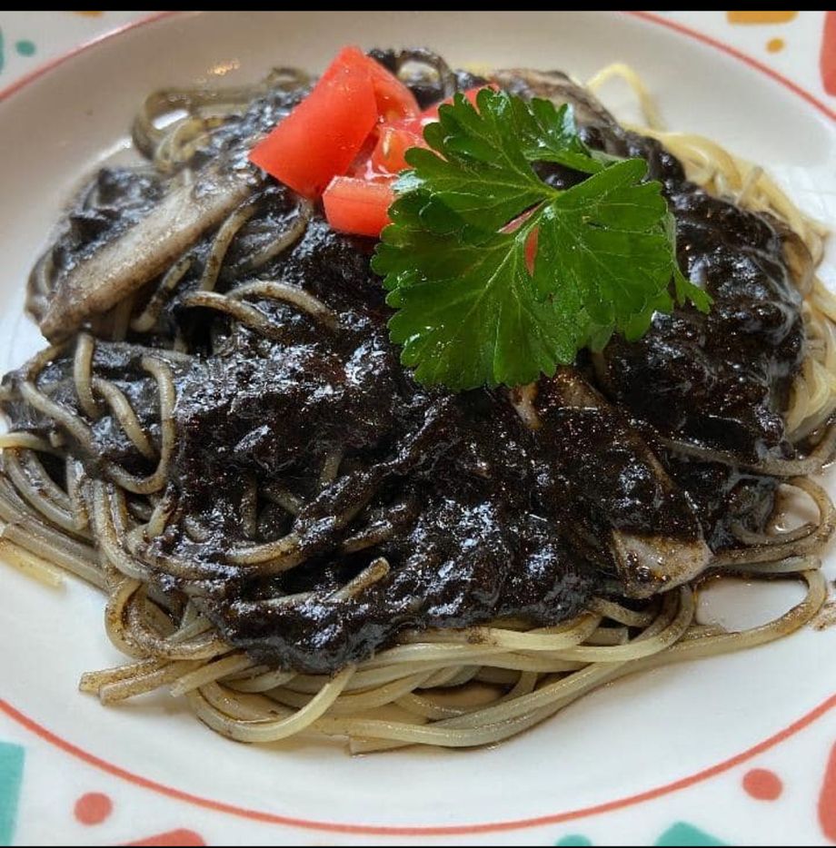 イカ墨のスパゲティ