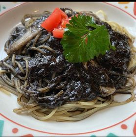 イカ墨のスパゲティ