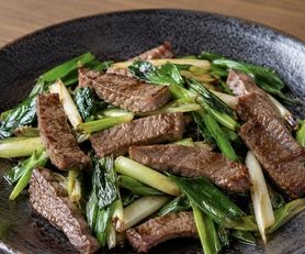 ✨赤字大サービス中✨牛たんと九条ねぎの炒め物