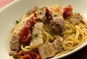 自家製パンチェッタとドライトマトのパスタ