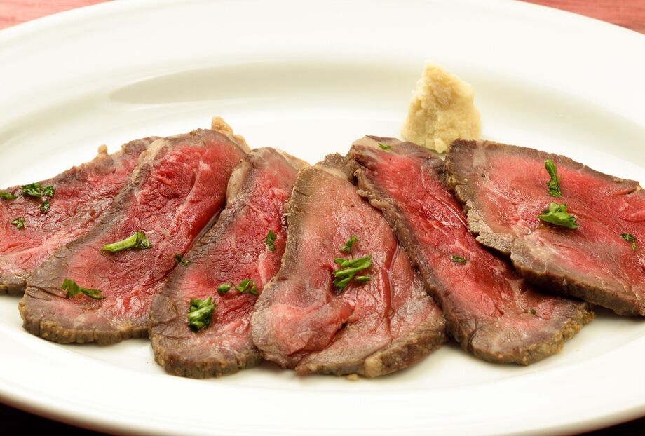 希少部位のローストビーフ（680円）