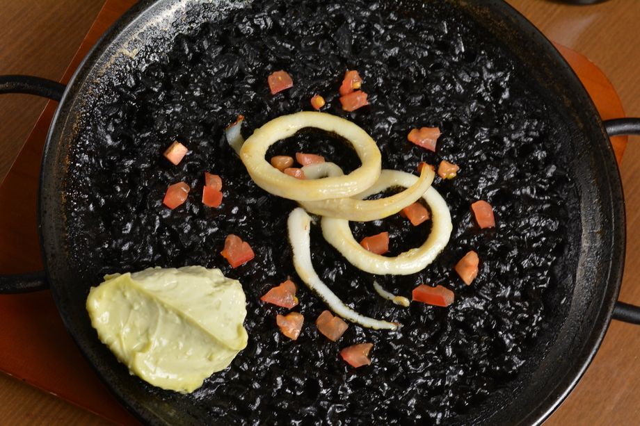 イカスミのパエリア