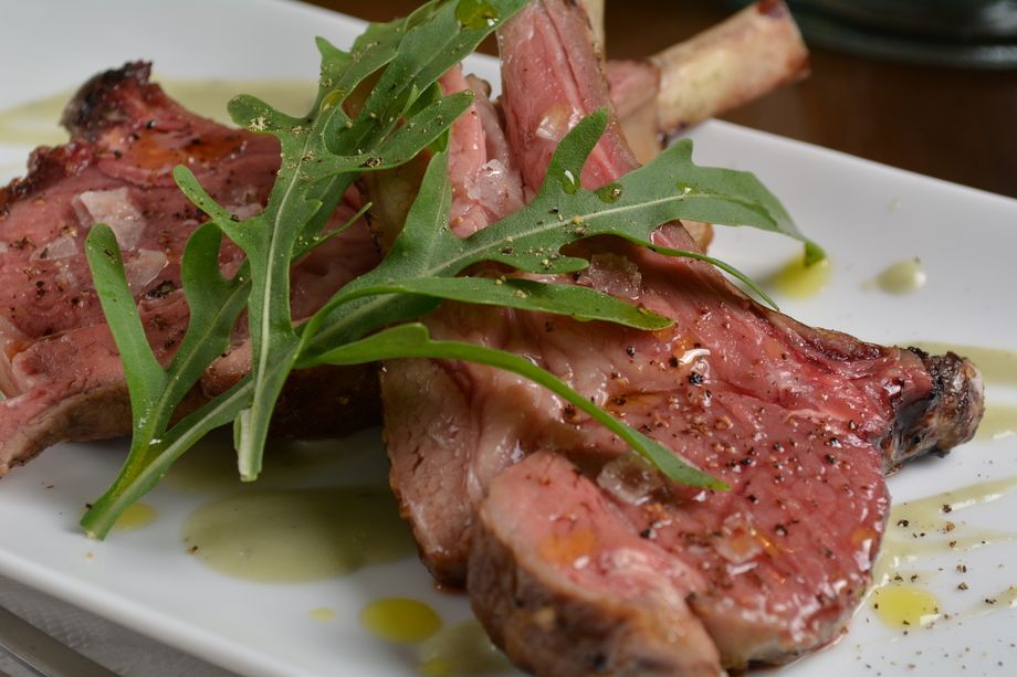 仔羊のグリル　ゴルゴンゾーラソース添え